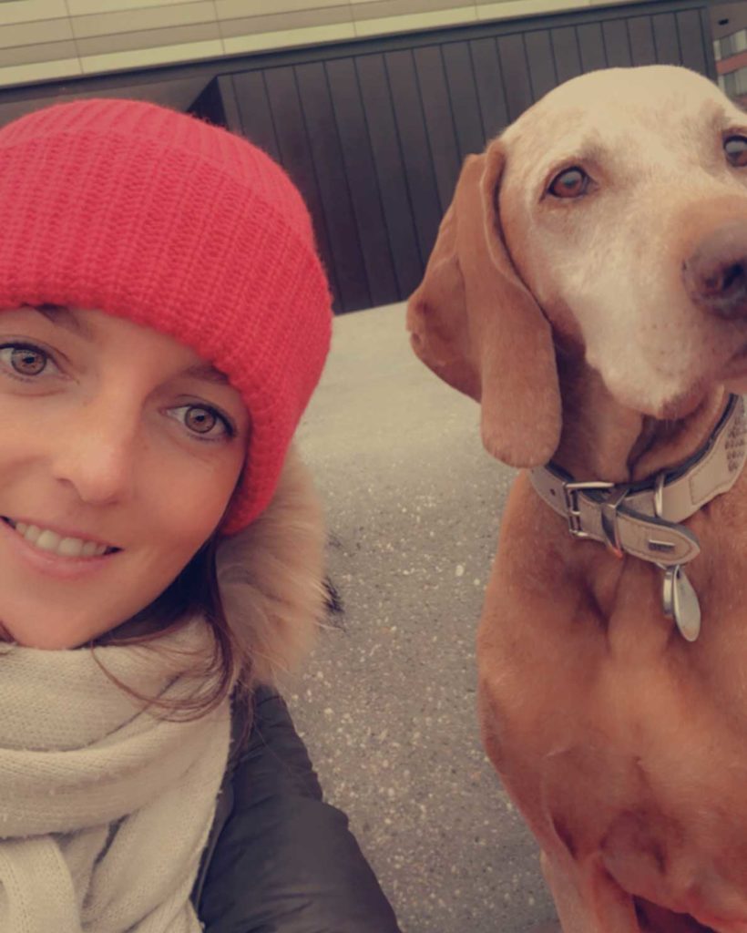 Miriam Ellwanger und ihr Vizsla Buddy